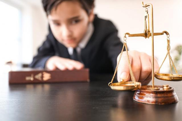Avocat droit des enfants Valenciennes